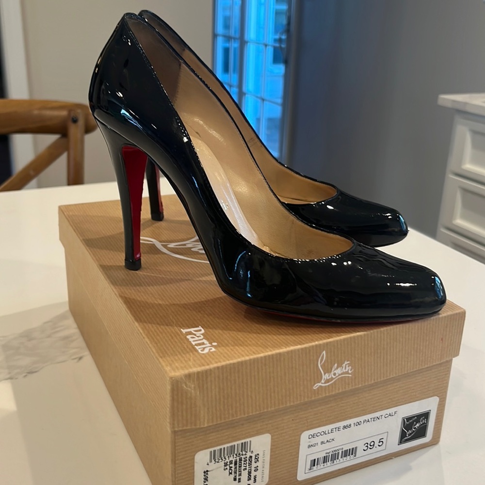 Christian Louboutin black patent pump size 39.5 9